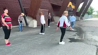 Простые танцевальные  движения.