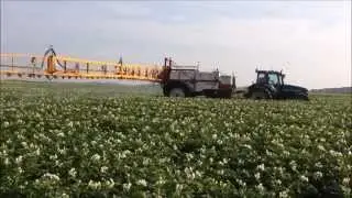 Aardappels spuiten met Agrifac spuit op Texel