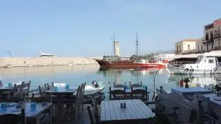 Крит. Ретимно. Старый город. По набережной Венецианской гавани