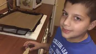 Миша готовит "Косички"