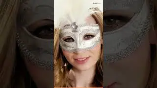 Venezianische Maske mit Federn silber | dressforfun