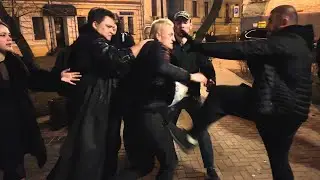 ЛЕВ ПРОТИВ - БЫКУЮТ И БЕСПРЕДЕЛЯТ ВО ДВОРЕ