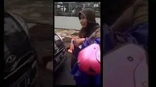 vidio viral,, ibu ini di paksa ganti rugi sampai nangis