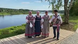 Я на Сухоне реке с камня улыбалася...