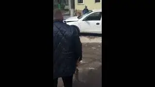 Crusher, Hitman și simplu bărbatul care distruge mașini. Atenție, limbaj licențios