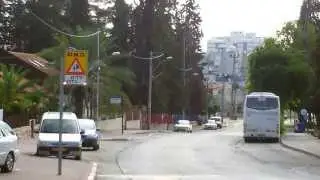 תמרור מואר סולארי האט ילדים בקרבת מקום
