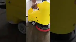 Очищение напольного покрытия