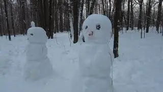 Снеговики в лесу