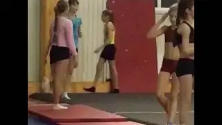 Я на акробатике в чёрным топике