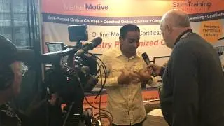 Avinash Kaushik, Web Analytics Expert, Signing Copies of His Book: Web Analytics 2.0