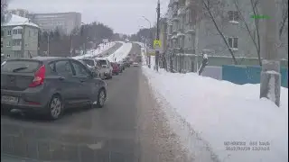 Подрезал и уехал. Привет, сугроб.