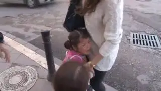 Suriyelilerin geldiği son nokta! Kızını dilendirdi!