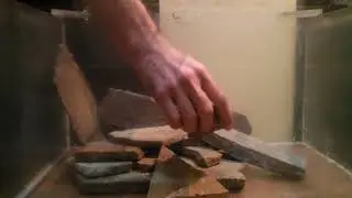 Выкладываем грот из песчаника для цихлид Танганьики и Малави.