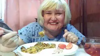 МУКБАНГ/ЗАПЕЧЁННАЯ КАРТОШКА С КУРОЧКОЙ. НОВОСТИ МОЕЙ ПЕРЕДЕРЖКИ.