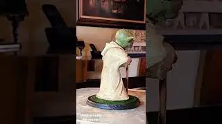 Boneco Mestre Yoda Star Wars em resina.
