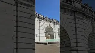 TOURISME PARIS, RELAXATION AVEC FONTAINE À MONTMARTRE