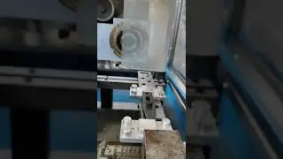 Funcionamento de uma eletroerosão à fio