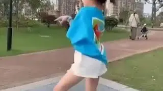 Девочка танцует как взрослые