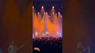 The Warning playing 'Apologize' for the first time | Toronto, Canada 🇨🇦