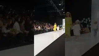 Телеведущая Алена Алимова с дочкой в показе lana2rock