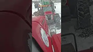 Китаец засел в грязи, дергаем его кировцем