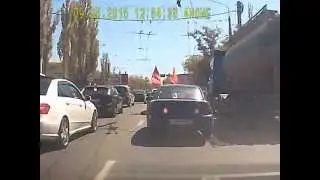 Лобовое столкновение ВАЗа и Волги.