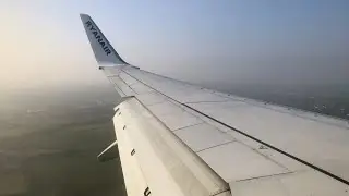 Ryanair Boeing 737-800 | Hazy Landing at London Stansted (STN)