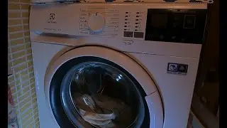 Стиральная машина Electrolux, глюкнула и заморгала как новогодняя елка.