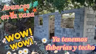 Avances de la casa en construcción en el campo. Ya están las tuberías y el techo del baño.