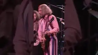 watch Martin Barre soloing on Aqualung in 1977 #jethrotull #guitarsolo #livemusic