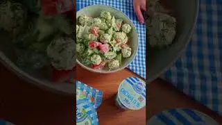 Салат с творожными шариками