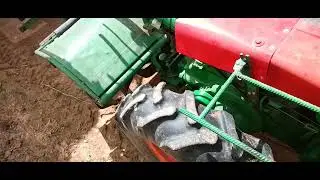 Agria 1900 con remolque de verde forraje.