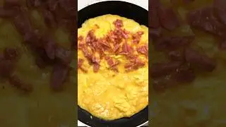 ОМЛЕТ - чем полезен? Омлет на сковородке с ветчиной и сыром! Рецепт - как приготовить!