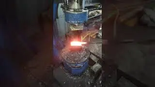 🦾САМОДЕЛЬНЫЙ КУЗНЕЧНЫЙ МОЛОТ(РЕССОРНЫЙ) В РАБОТЕ🔥 