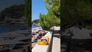 Пляж на курорте Петровац в Черногории 