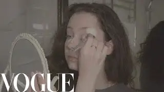 Кристи Чарм показывает свой повседневный макияж vogue