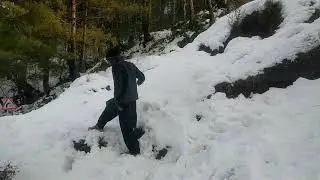 Some Beautiful Clicks from Murree Hills during snowing
