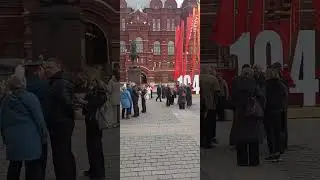 Сбор коллектива у памятника Жукову. 6 мая, 2024. Возложение цветов к могиле солдата