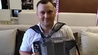 Необычный голос и игра на баяне