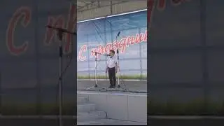 Небо синее, светлоокое.