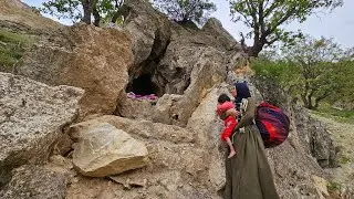 A hut in the rock: A mother and her daughter spend the night in a cave without amenities
