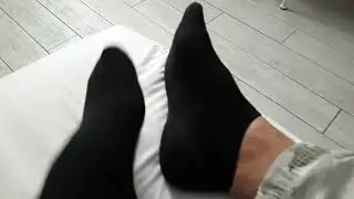 NIKE Tn and ankle black socks play on bed