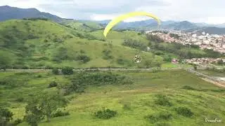 Toque e arremetida de Paramotor - Vista por Drone
