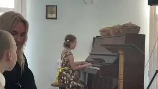 Александра Мельничук. Игра на фортеписано