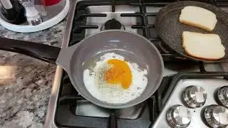 Fried eggs and cheese sandwich recipe