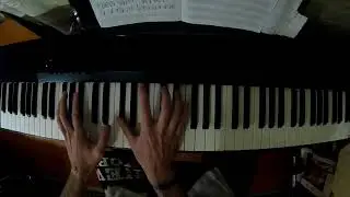 Учусь играть на пианино десятый месяц, короткое и ломаное арпеджио Фа-диез мажор(Си-бемоль мажор)