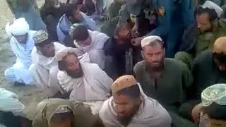 قیچی کردن ریش طالبان توسط عساکر افغان