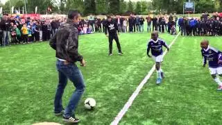 Robin Van Persie Shows His Tekkers At Dutch Tournament Feat. Touzani & Vilhena [HD]