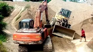 The process of evacuating a swerving loader | Heavy equipment collapsed | Excavator evacuate loader