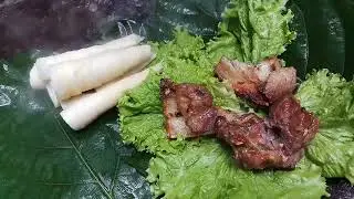 Sinh tồn trong rừng - hái măng và nấu ăn bên suối